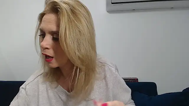 Snapshot of MysticCreature chatting on 16, 3, 2026 MysticCreature online show from 16, 3, 2026