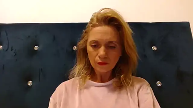 Snapshot of MysticCreature chatting on 5, 4, 2026 MysticCreature online show from 5, 4, 2026