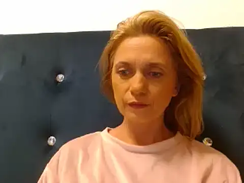 Snapshot of MysticCreature chatting on 9, 4, 2026 MysticCreature online show from 9, 4, 2026
