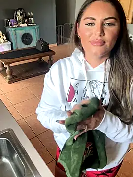 Snapshot of lovely_beast chatting on 8, 10, 2025 lovely beast online show from 8, 10, 2025