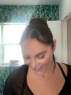 Snapshot of lovely_beast chatting on 23, 10, 2025 lovely beast online show from 23, 10, 2025