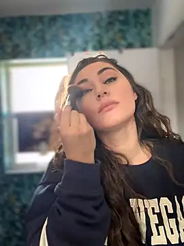 Snapshot of lovely_beast chatting on 8, 11, 2025 lovely beast online show from 8, 11, 2025