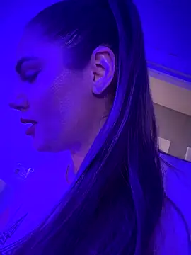 Snapshot of lovely_beast chatting on 18, 11, 2025 lovely beast online show from 18, 11, 2025