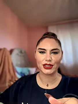 Snapshot of lovely_beast chatting on 19, 11, 2025 lovely beast online show from 19, 11, 2025