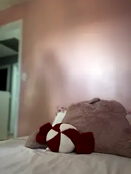 Snapshot of lovely_beast chatting on 2, 12, 2025 lovely beast online show from 2, 12, 2025