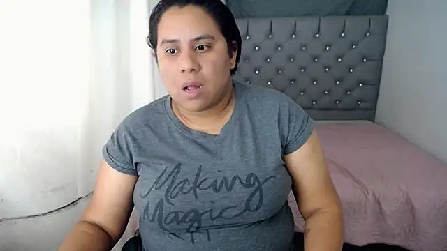 Snapshot of hotlesby4uxxx chatting on 7, 1, 2025 hotlesby4uxxx online show from 7, 1, 2025