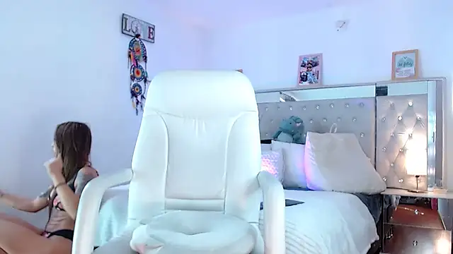 Snapshot of hollythomson chatting on 3, 12, 2024 hollythomson online show from 3, 12, 2024