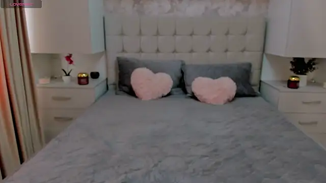 mysteriousbrunette26 online show from 18, 4, 2026