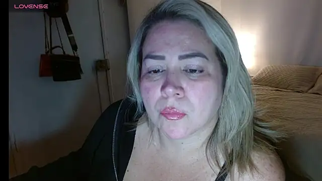 Snapshot of bella_savati chatting on 11, 10, 2025 bella savati online show from 11, 10, 2025