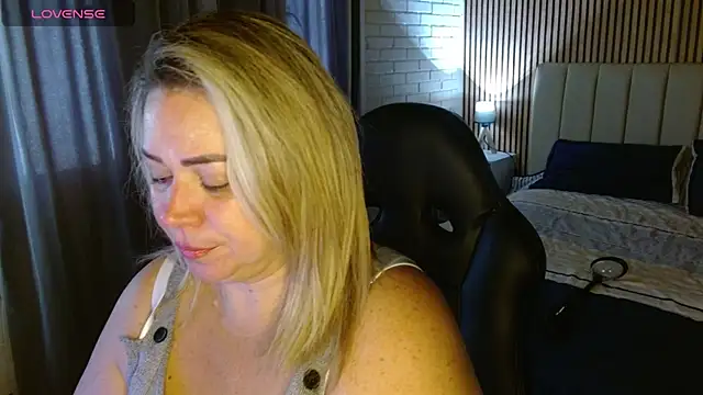 Snapshot of bella_savati chatting on 4, 12, 2025 bella savati online show from 4, 12, 2025