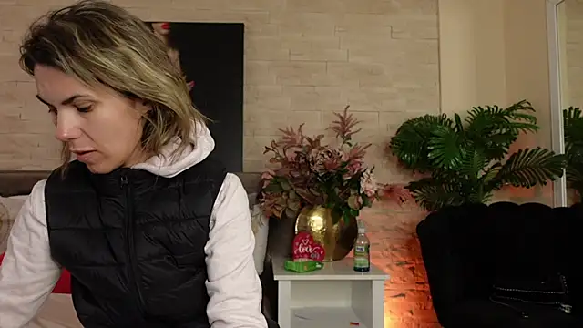 FeliciaKrige online show from 9, 4, 2026