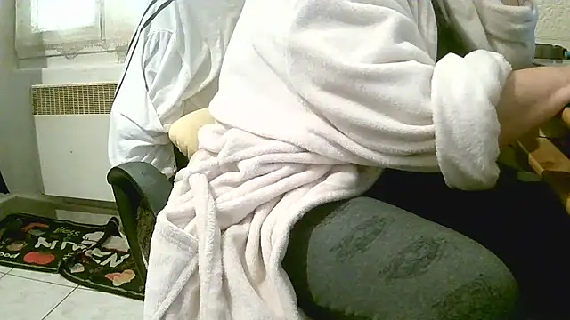 Snapshot of douceur63 chatting on 28, 3, 2026 douceur63 online show from 28, 3, 2026