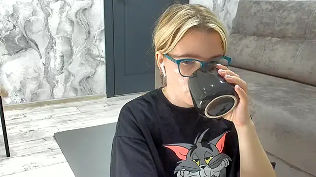 succubus online show from 27, 4, 2026