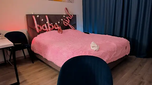 SweetMilkis online show from 30, 1, 2025