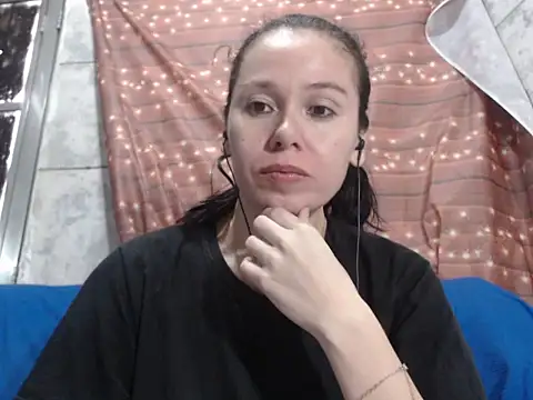 Venusluxodomme online show from 2, 10, 2025