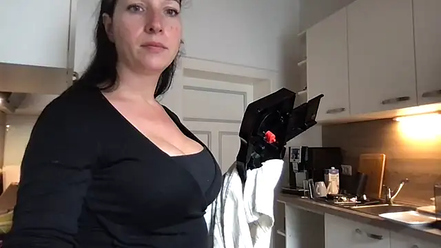 Viola Beck online show from 15, 9, 2025