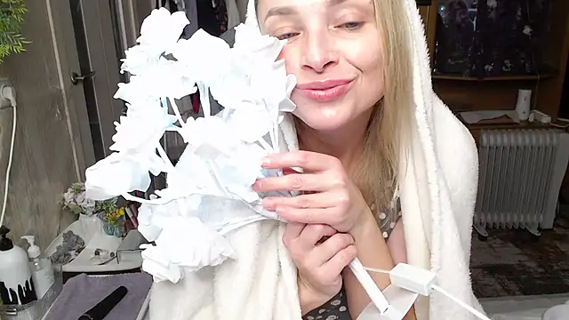 Mika Passion online show from 4, 10, 2025