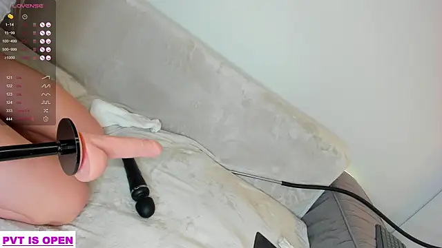 Snapshot of Juicy_Bella chatting on 8, 3, 2025 Juicy Bella online show from 8, 3, 2025