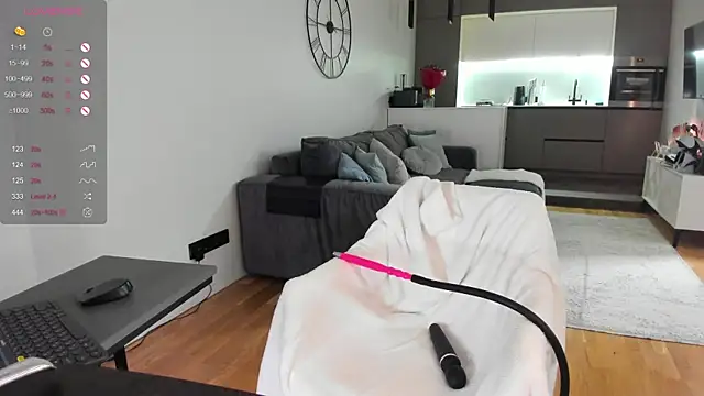 Snapshot of Juicy_Bella chatting on 28, 11, 2025 Juicy Bella online show from 28, 11, 2025