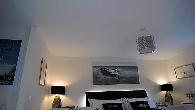 Snapshot of AlbanyWhite chatting on 18, 5, 2026 AlbanyWhite online show from 18, 5, 2026