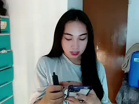 Snapshot of SweetLilly_18 chatting on 8, 1, 2025 SweetLilly 18 online show from 8, 1, 2025