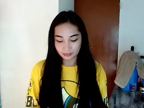 Snapshot of SweetLilly_18 chatting on 11, 1, 2025 SweetLilly 18 online show from 11, 1, 2025