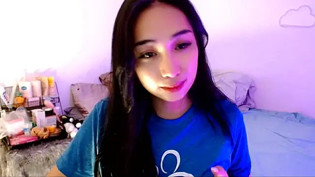 Snapshot of SweetLilly_18 chatting on 2, 11, 2025 SweetLilly 18 online show from 2, 11, 2025