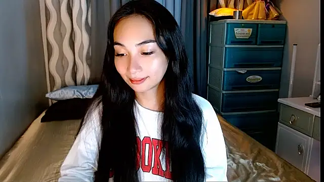 Snapshot of SweetLilly_18 chatting on 23, 5, 2026 SweetLilly 18 online show from 23, 5, 2026