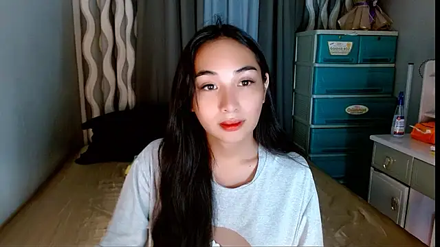 Snapshot of SweetLilly_18 chatting on 25, 5, 2026 SweetLilly 18 online show from 25, 5, 2026