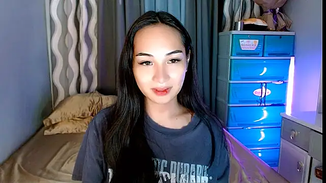 Snapshot of SweetLilly_18 chatting on 3, 6, 2026 SweetLilly 18 online show from 3, 6, 2026