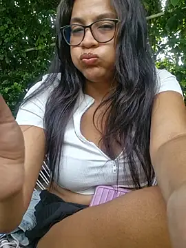 Snapshot of DAELAA chatting on 4, 2, 2025 DAELAA online show from 4, 2, 2025