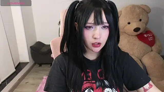 KuroChan420 online show from 8, 4, 2026