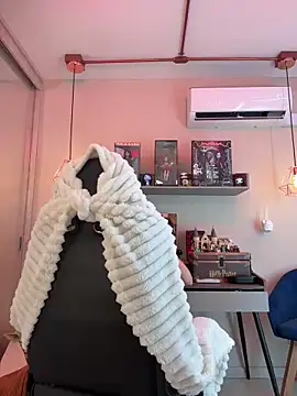 Snapshot of Zoe_Bae chatting on 1, 2, 2025 Zoe Bae online show from 1, 2, 2025