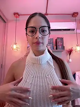 Snapshot of Zoe_Bae chatting on 5, 3, 2025 Zoe Bae online show from 5, 3, 2025