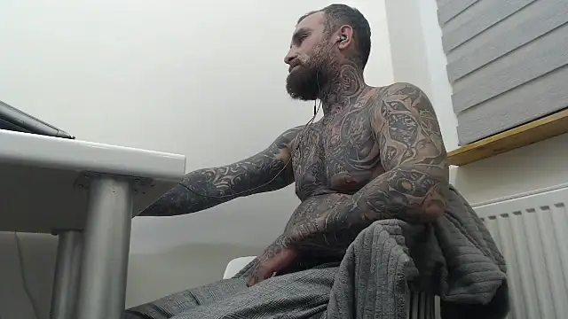 master4bitch24 online show from 9, 11, 2025