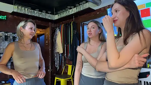 Snapshot of dirtypub chatting on 4, 10, 2025 dirtypub online show from 4, 10, 2025