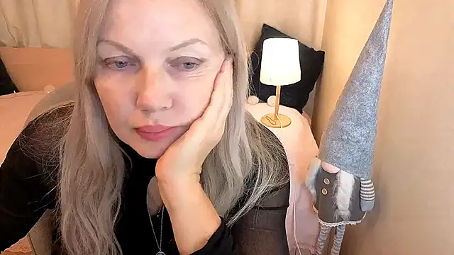 Abby Moore  online show from 20, 12, 2025