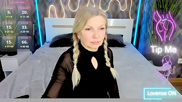 Abby Moore  online show from 25, 4, 2026