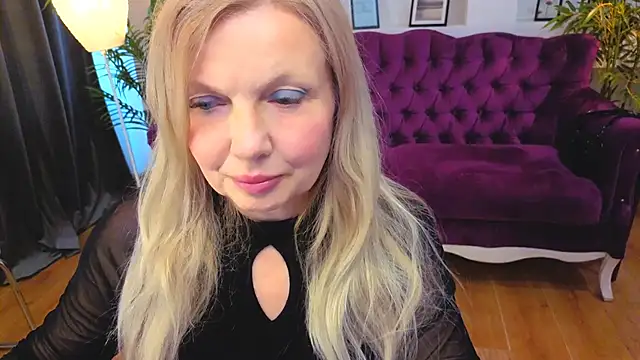 Snapshot of Abby_Moore_ chatting on 8, 5, 2026 Abby Moore online show from 8, 5, 2026