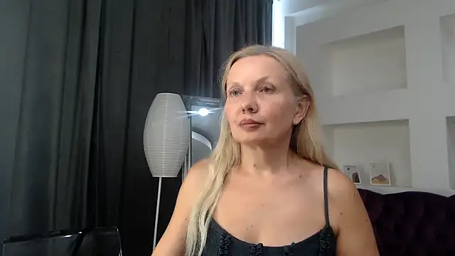 Snapshot of Abby_Moore_ chatting on 4, 7, 2026 Abby Moore online show from 4, 7, 2026
