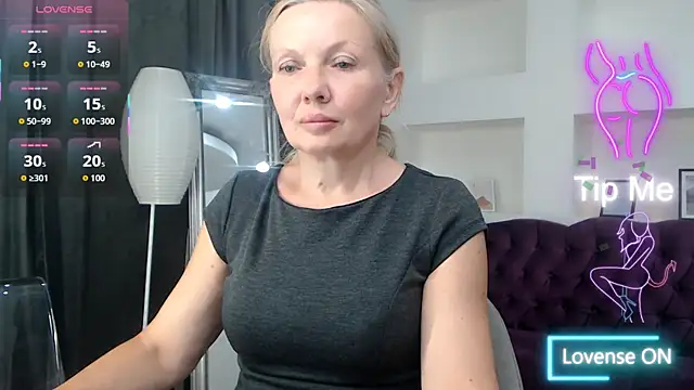 Snapshot of Abby_Moore_ chatting on 5, 7, 2026 Abby Moore online show from 5, 7, 2026