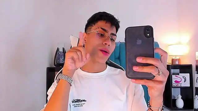 AlanNaughty online show from 1, 2, 2025