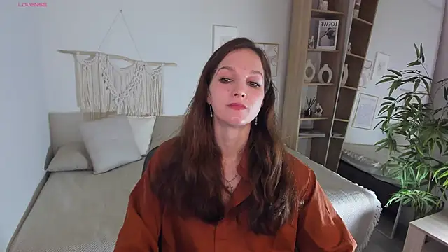 Snapshot of MirandaGlow chatting on 6, 1, 2026 MirandaGlow online show from 6, 1, 2026