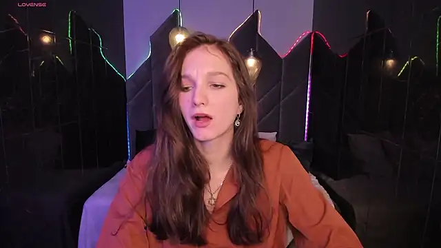 Snapshot of MirandaGlow chatting on 18, 1, 2026 MirandaGlow online show from 18, 1, 2026