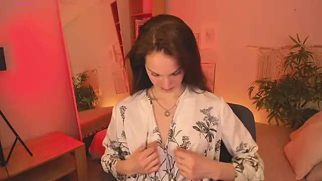 Snapshot of MirandaGlow chatting on 10, 3, 2026 MirandaGlow online show from 10, 3, 2026