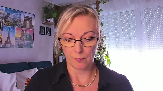 vanessa chat online show from 9, 9, 2025