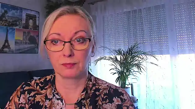 vanessa chat online show from 21, 4, 2026