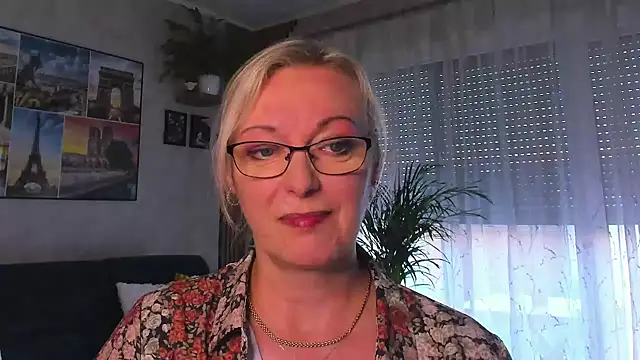 vanessa chat online show from 29, 4, 2026