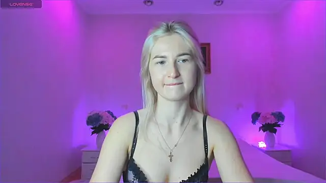 Snapshot of AnnaCarrera chatting on 7, 1, 2025 AnnaCarrera online show from 7, 1, 2025