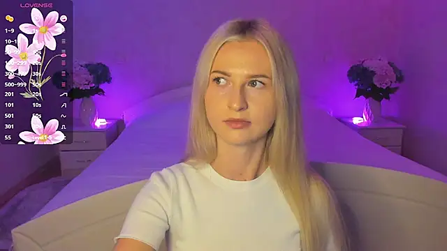 Snapshot of AnnaCarrera chatting on 20, 10, 2025 AnnaCarrera online show from 20, 10, 2025